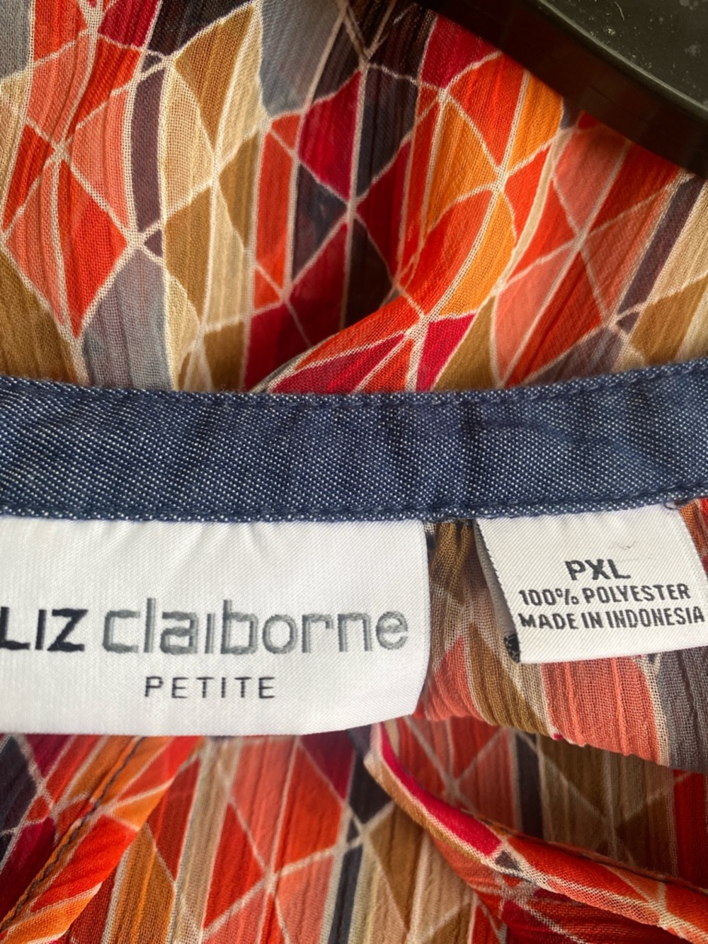 Liz Claiborne Sheer Geo Print Tie-Neck Tunic in Peach and Navy Trim - Picture 2 of 3